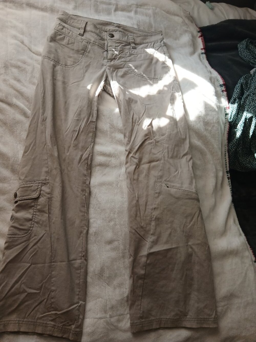 Athleta Beige Dipper Cargo Pants Flare Leg Size 4